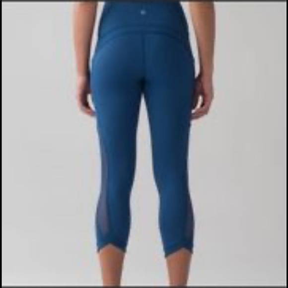 Lululemon size 8 crops. Excellent condition - Picture 3 of 3